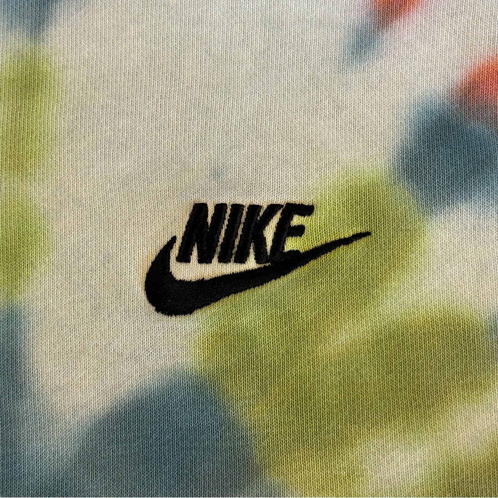 NEW Nike Swoosh Tie Dye Hooded Sweatshirt Embroidered Spellout Medium - Picture 6 of 7